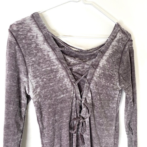 Chaser | Ribbed Long Sleeve Tee Laced Up Back. Shirt Tail Tee. Size Small. - Picture 8 of 14